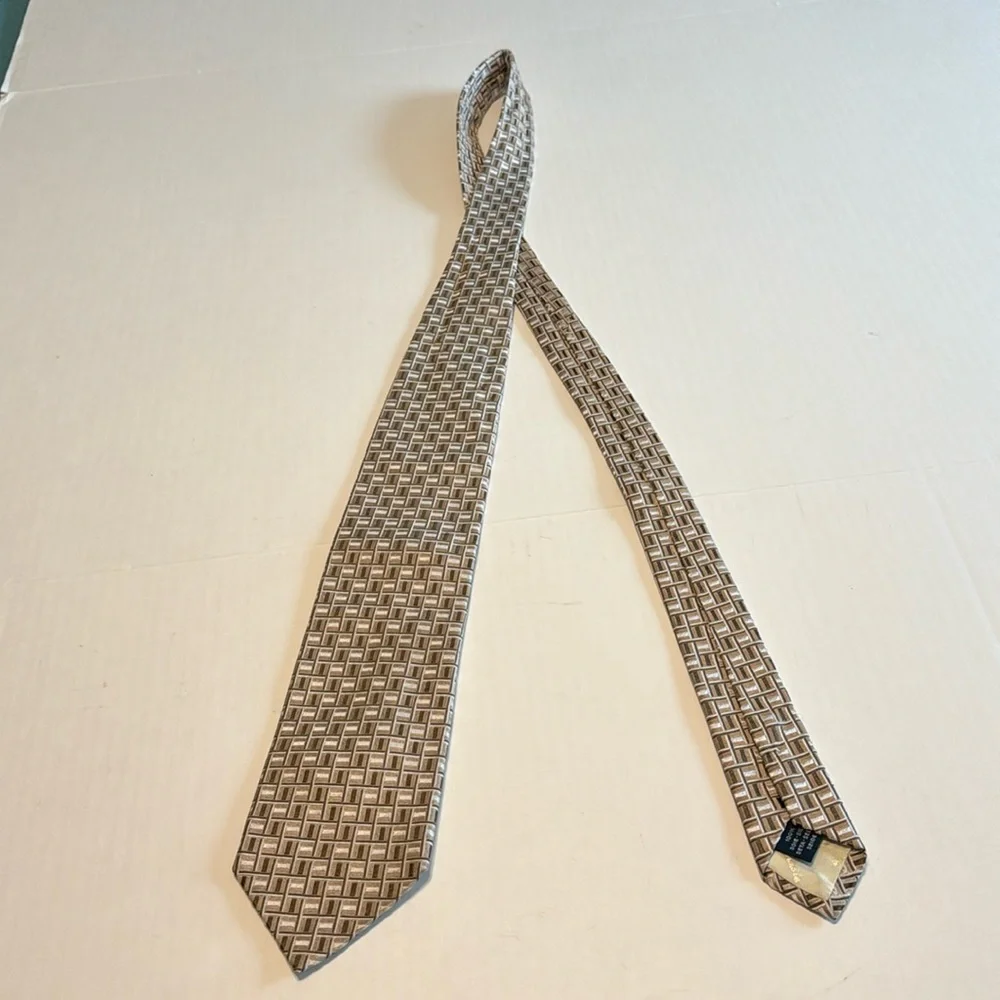 Faconnable Men’s Silk Tie - Picture 2 of 6